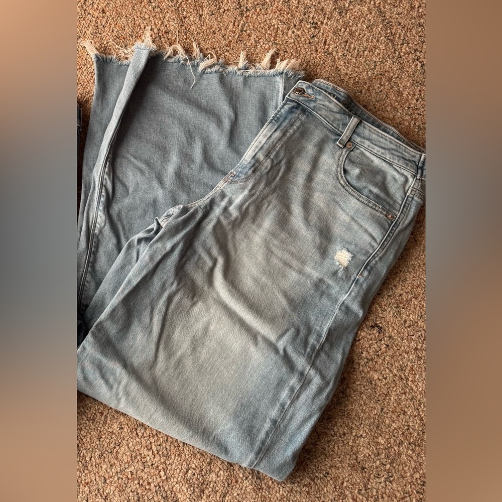 SOLD****Women’s American Eagle Super High Rise Baggy Wide Leg Jeans Size 16 Long
